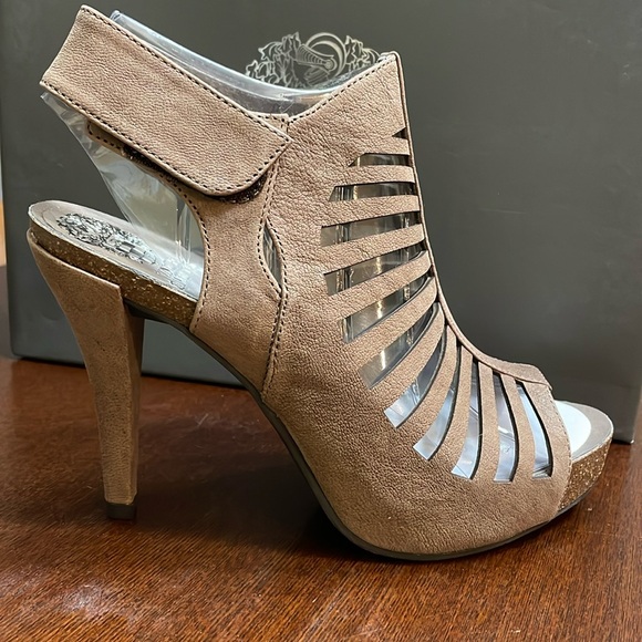 Vince Camuto Poseidon Wedge Heels . NEW . Taupe silk Goat/ Natural Cork . 7.5 - Picture 1 of 6